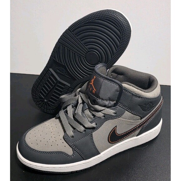 New AIR JORDAN 1 MID SE BG Night Stadium/BlackFQ8341 017Size 5.5Y Women's 7